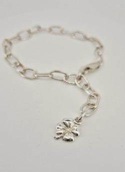 Silver chain bracelet with a 4 leaf clover charm